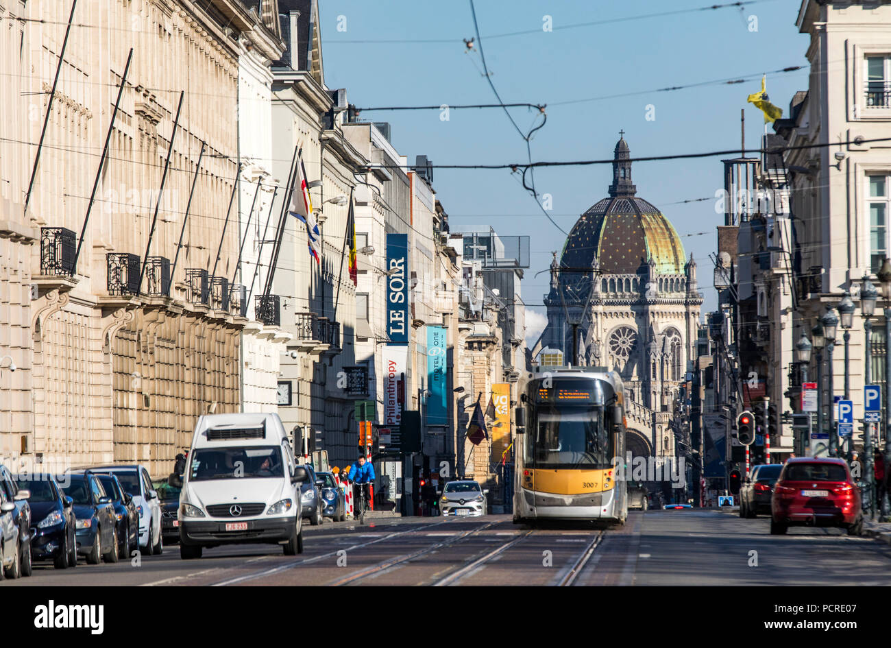 Rue Royale, nel centro di Bruxelles, Belgio, cattolica Chiesa Sainte Marie, centro di trasporti, Foto Stock