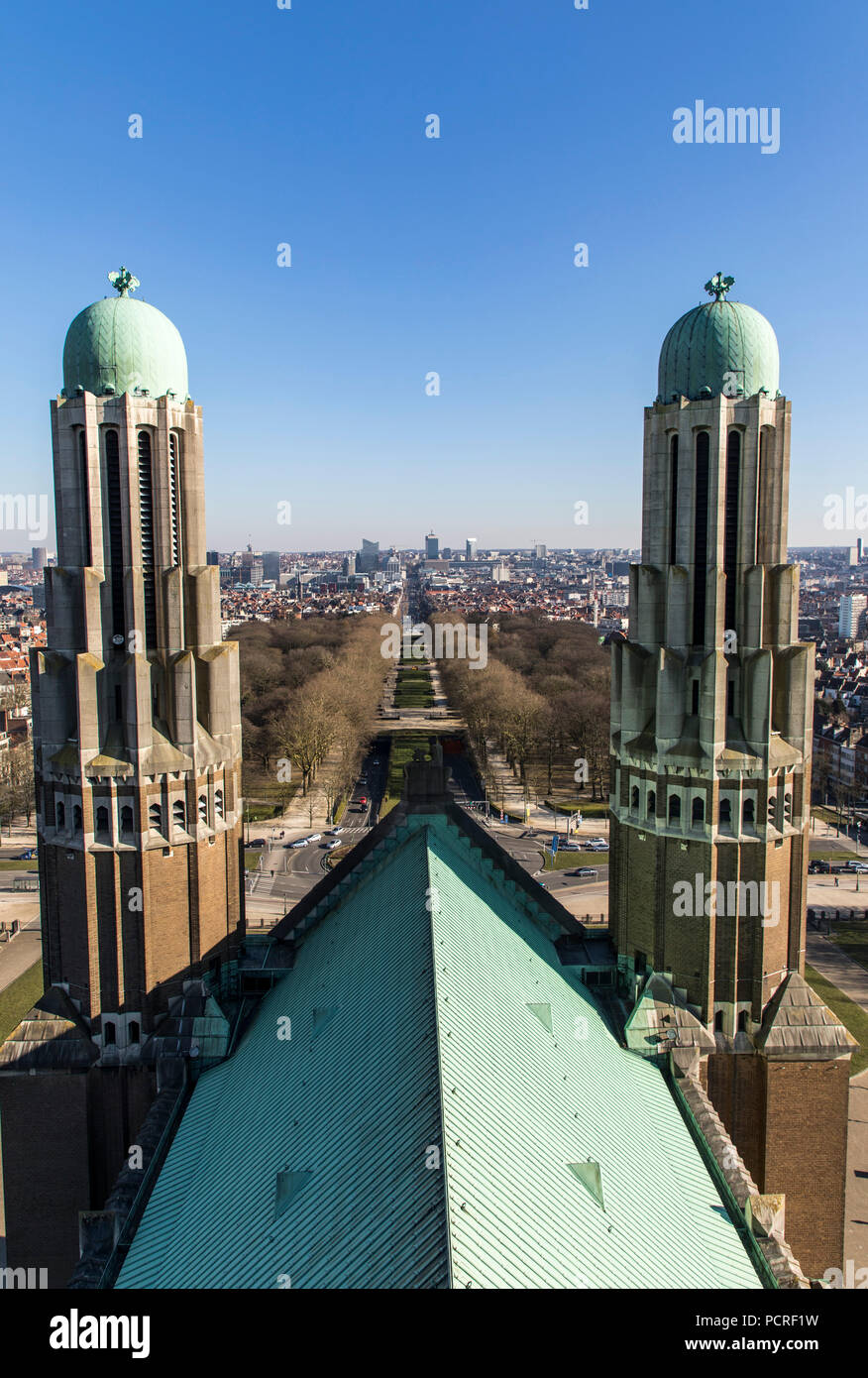 Chiesa Nazionale della Basilica del Sacro Cuore, Basilique Nationale du SacrŽ-CÏur, Basilica di Koekelberg, Bruxelles, vista dalla visualizzazione di platfo Foto Stock