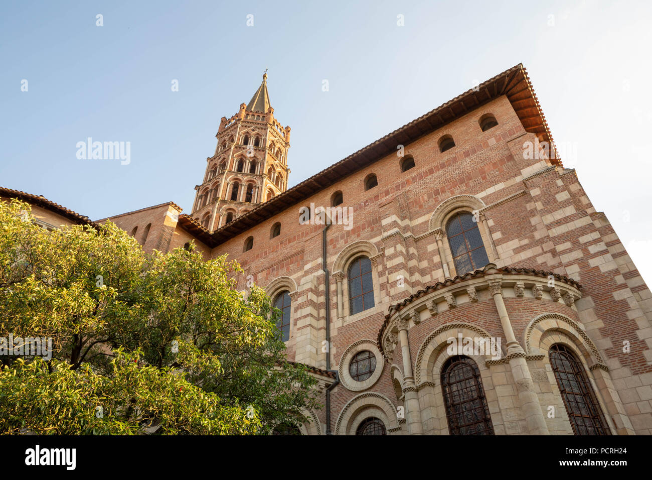 Francia, Toulouse - JULI 9, 2018: Basilica Saint-Sernin. Un sito Patrimonio Mondiale dell'UNESCO sul Camino de Santiago o pellegrinaggio di Compostela. Foto Stock