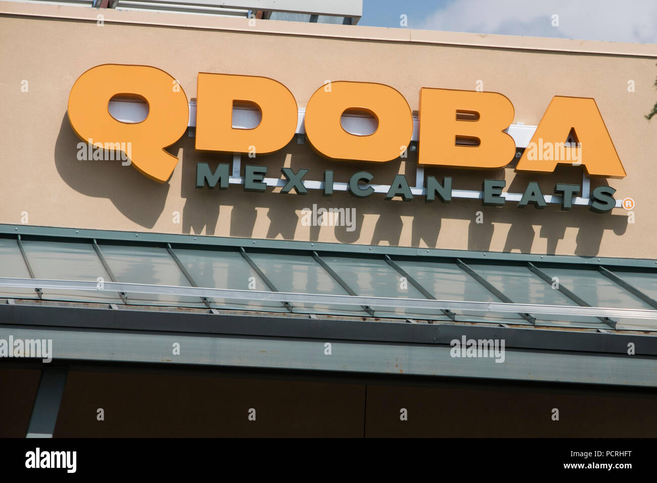 Un segno del logo al di fuori di un messicano Qdoba mangia fast informale ristorante posizione nella Broomfield, Colorado, il 23 luglio 2018. Foto Stock
