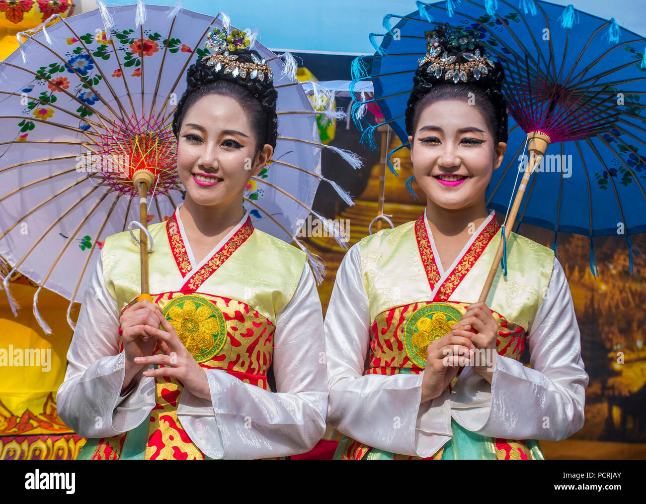 Ritratto di un ballerino tradizionale birmano durante il Festival delle Lanterne di Loto a Seoul , Corea Foto Stock