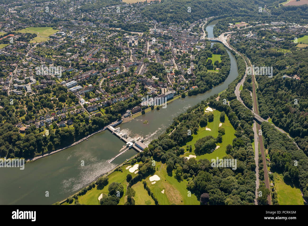 Vista aerea, il lago Baldeneysee Essen Werden con weir, Essen, la zona della Ruhr, Renania settentrionale-Vestfalia, Germania, Europa Foto Stock