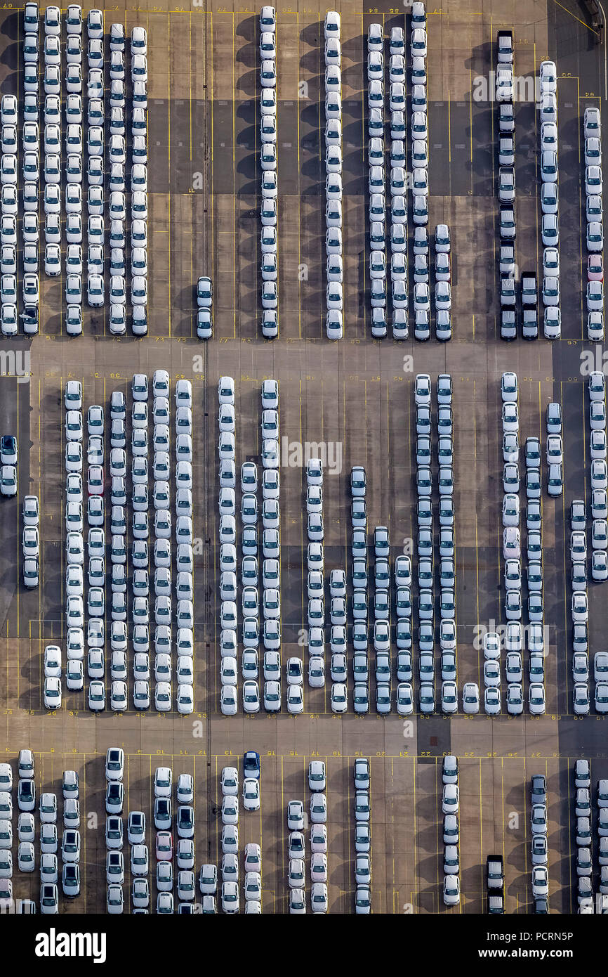 Spedizione UniKai di automobili e camion in Africa, code di auto, auto dump, veicoli usati, nuovi veicoli, auto spedizione, Hamburg, Amburgo, Germania Foto Stock