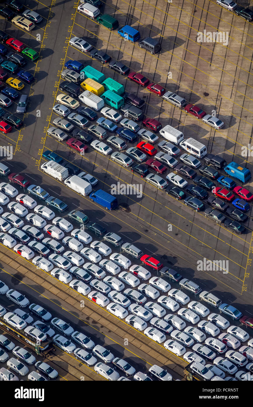 Spedizione UniKai di automobili e camion in Africa, code di auto, auto dump, veicoli usati, nuovi veicoli, auto spedizione, Hamburg, Amburgo, Germania Foto Stock