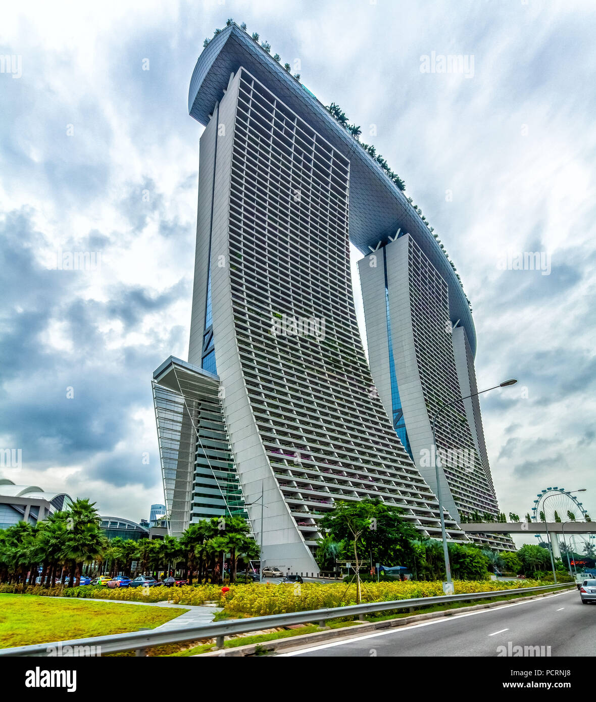 Il futuristico Marina Bay Sands Hotel, architetto Moshe Safdie, Marina Bay, Downtown Core, Singapore, Asia, Singapore Foto Stock