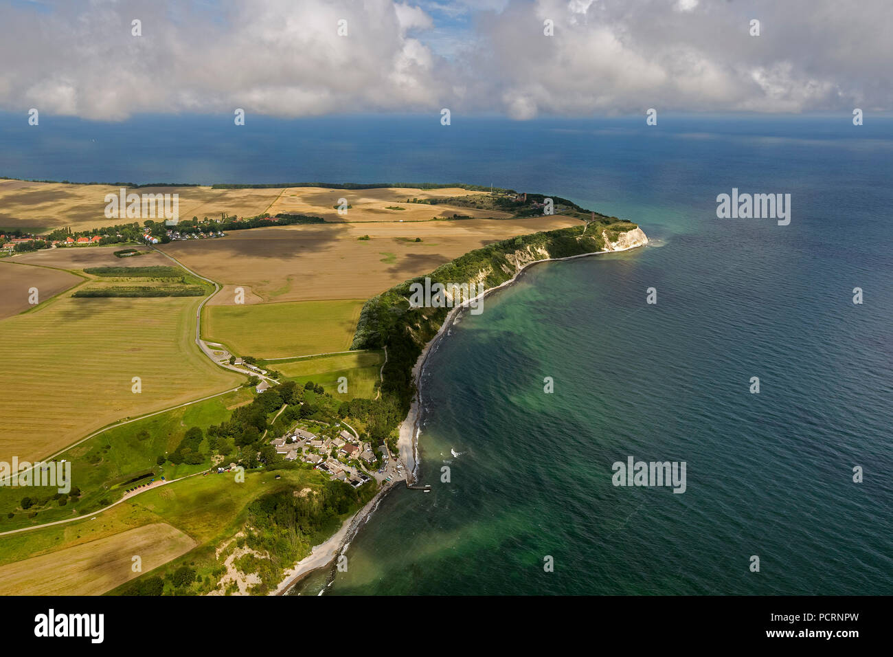 Vista aerea, villaggio Vitt, villaggio di pescatori, Putgarten, Rügen, Meclemburgo-Pomerania Occidentale, Germania, Europa Foto Stock