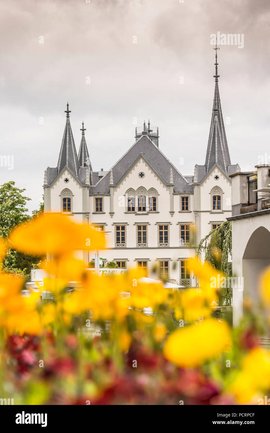 Chateau l'aile sul Lago di Ginevra, Vevey, Riviera-Pays-d'Enhaut, nei pressi di Losanna, nel cantone di Vaud, Svizzera Occidentale, Svizzera Foto Stock