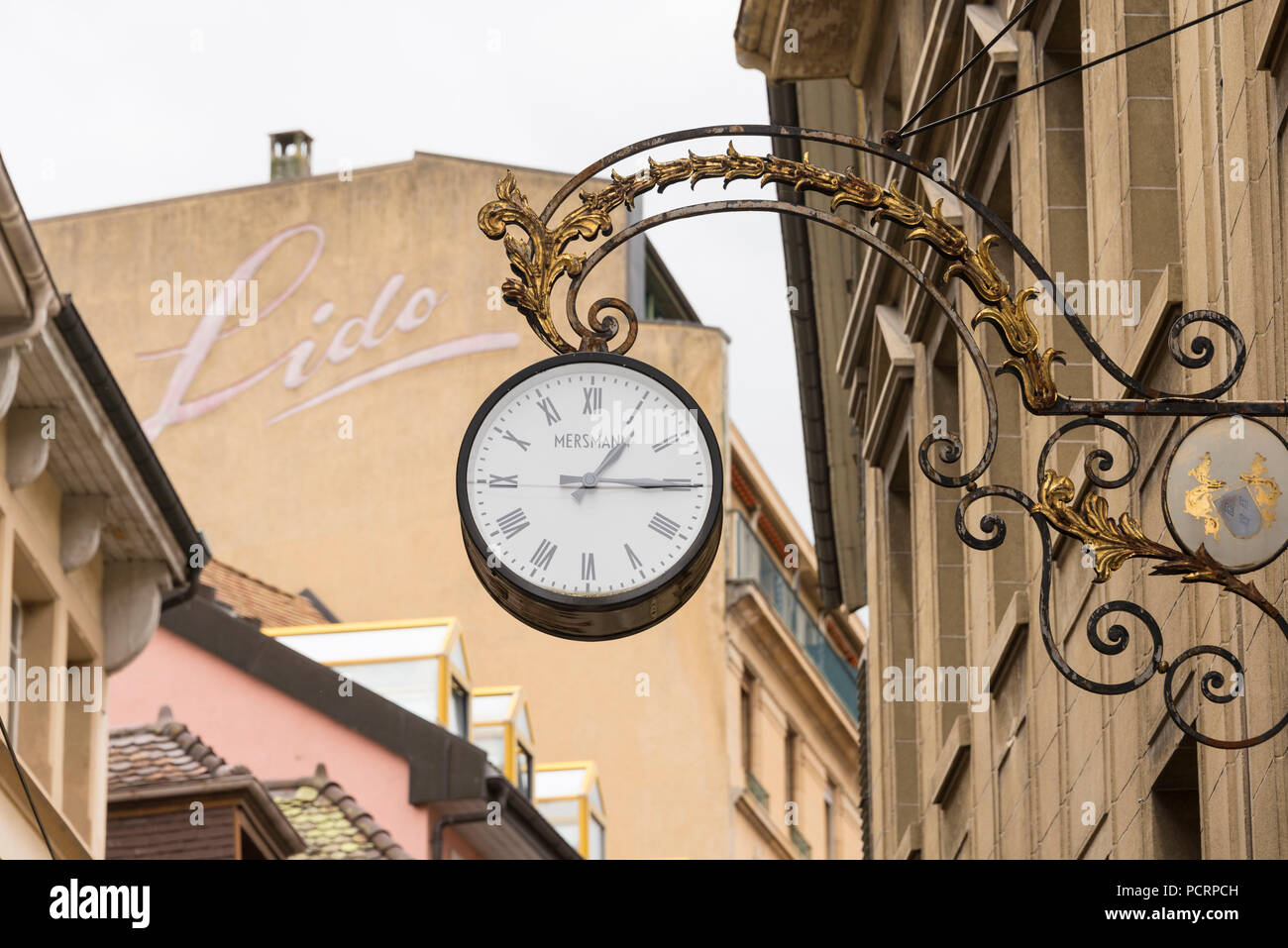 Città vecchia orologio, Vevey città vecchia, sul Lago di Ginevra, nel cantone di Vaud, Svizzera Occidentale, Svizzera Foto Stock