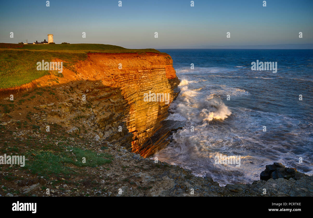 Punto di Nash e faro di sunrise, Galles del Sud (3) Foto Stock