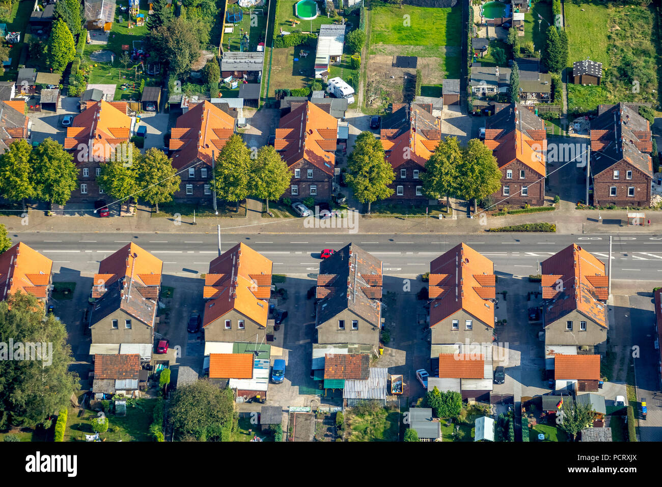 Gladbecker street insediamento minerario, street settlement con cortili, tetti in tegole rosse, minatori 'case, Eigen, Bottrop, la zona della Ruhr, Nord Reno-Westfalia, Germania Foto Stock
