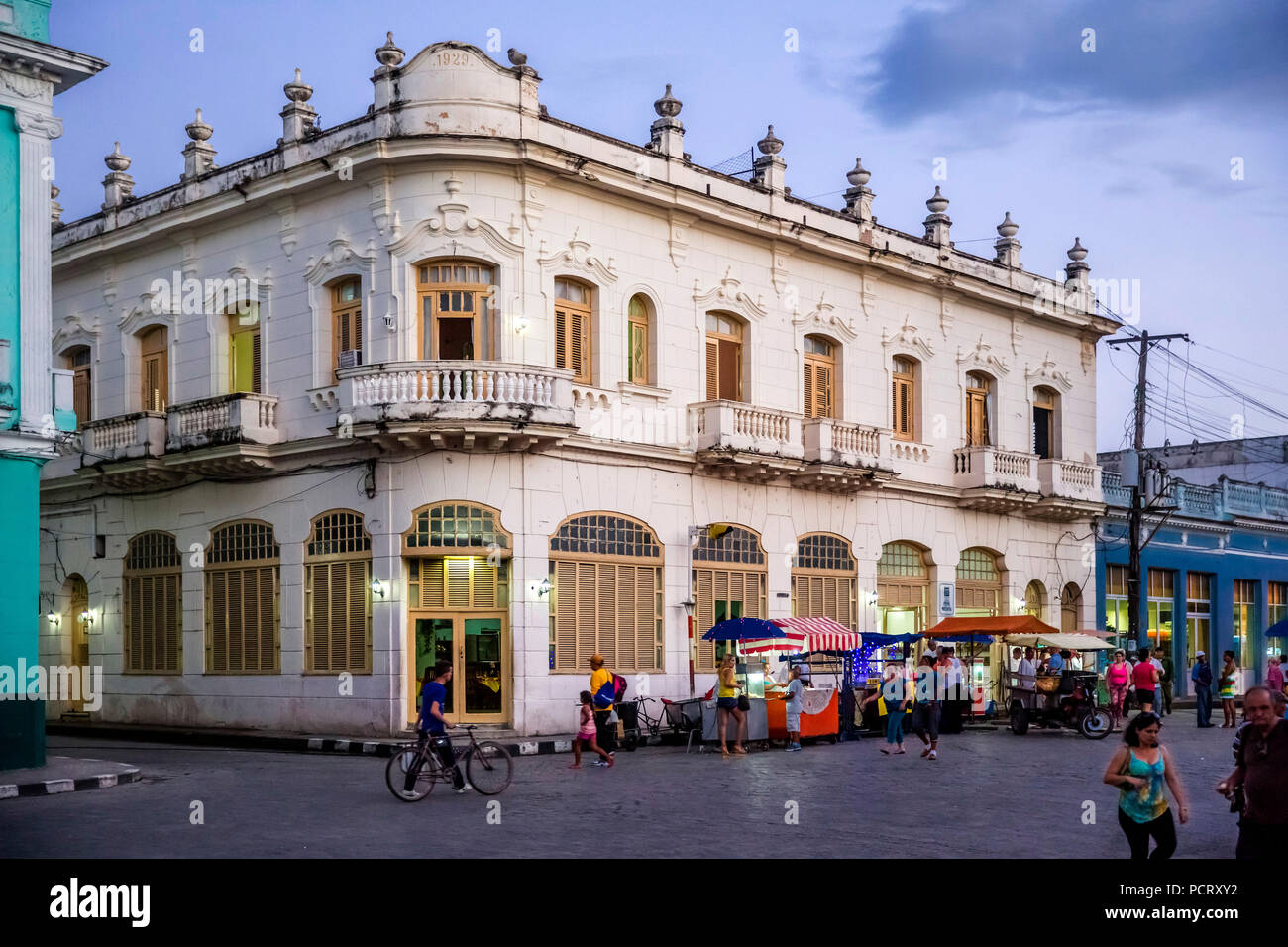 Hotel, Hostal Vista Parco, Streetlife nel centro della città di Santa Clara a Parque de Santa Clara Villa Clara, Cuba Foto Stock