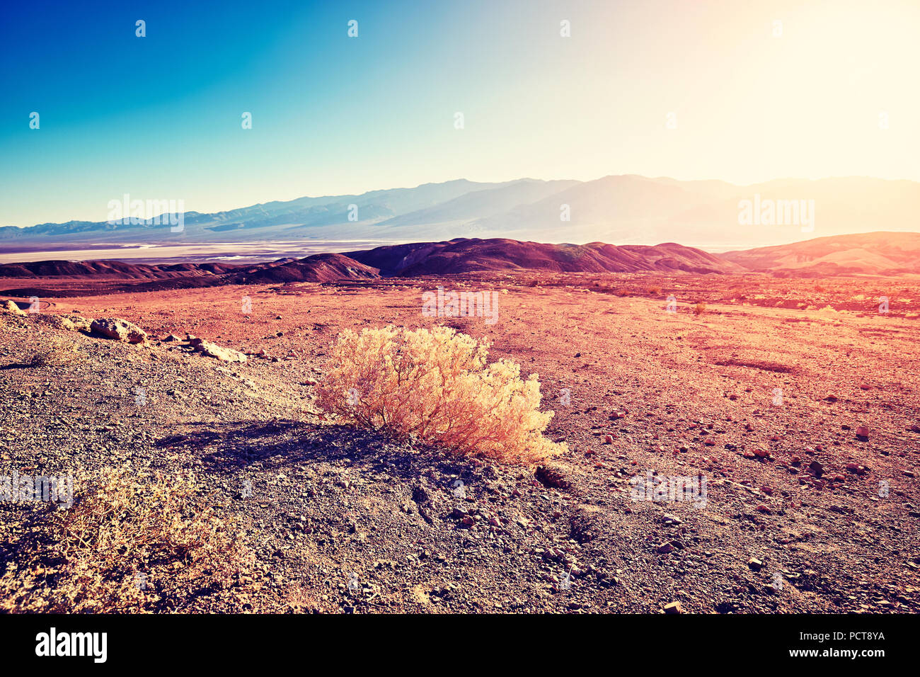 Scenic tramonto sulla Valle della Morte, dai toni di colore immagine, California, USA. Foto Stock