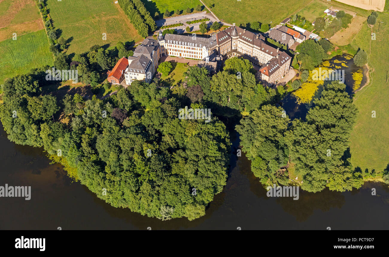 Monastero di estesi giardini vicino a Rees, Haus Aspel comunità monastica, la comunità delle Figlie della Croce, Irmgard von Aspel e Maria Theresia Haze, Haus Aspel, Aspeler Meer vecchio ramo del Reno, Rees, Basso Reno, Renania settentrionale-Vestfalia, Germania, Europa Foto Stock