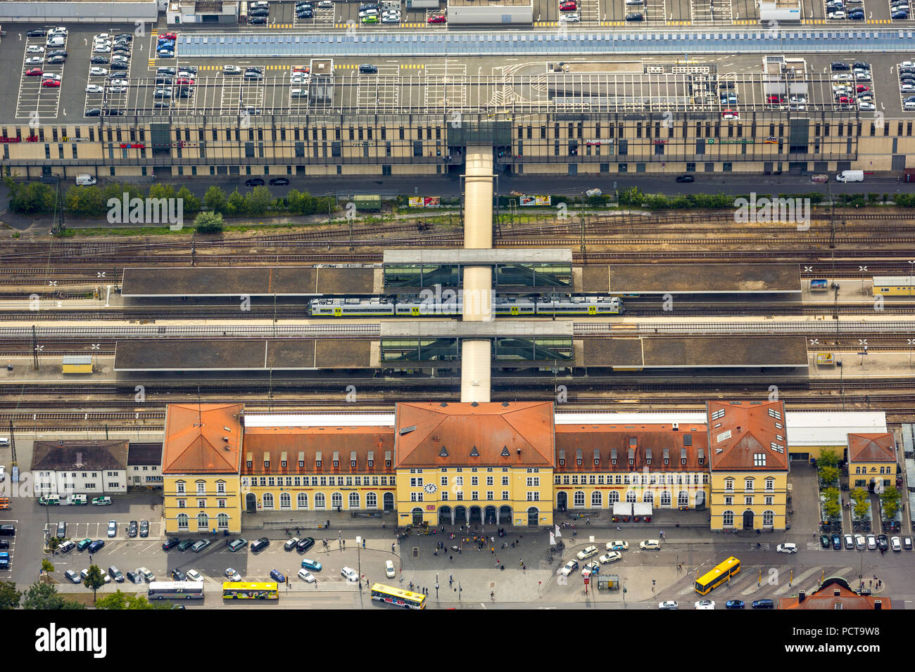 Foto aerea, Regensburg main station, stazione centrale, Regensburg, città indipendente in Baviera orientale, Baviera, Germania Foto Stock