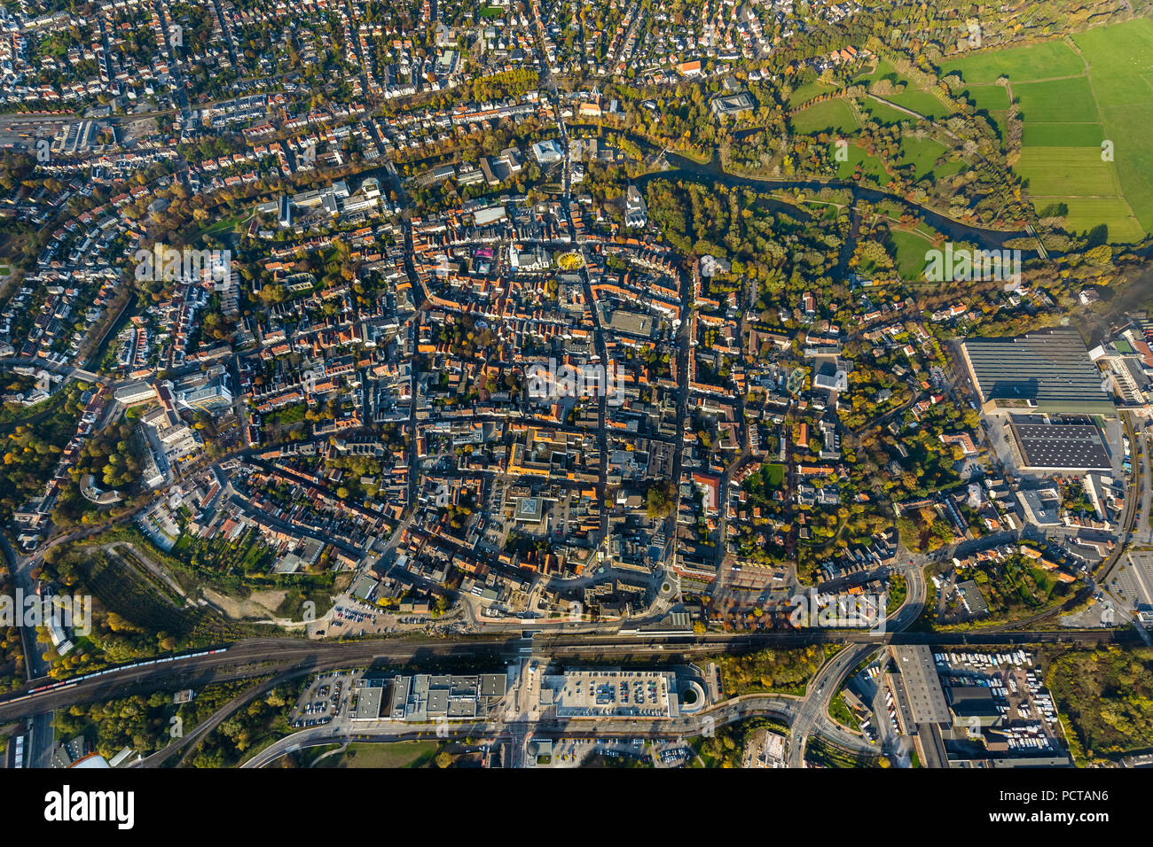 Vista del centro storico Lippstadt con la Chiesa di Santa Maria, city plan, Lippstadt, Soester Börde, distretto Soest, città progettata, la più antica della Germania città fondatori, Nord Reno-Westfalia, Germania Foto Stock