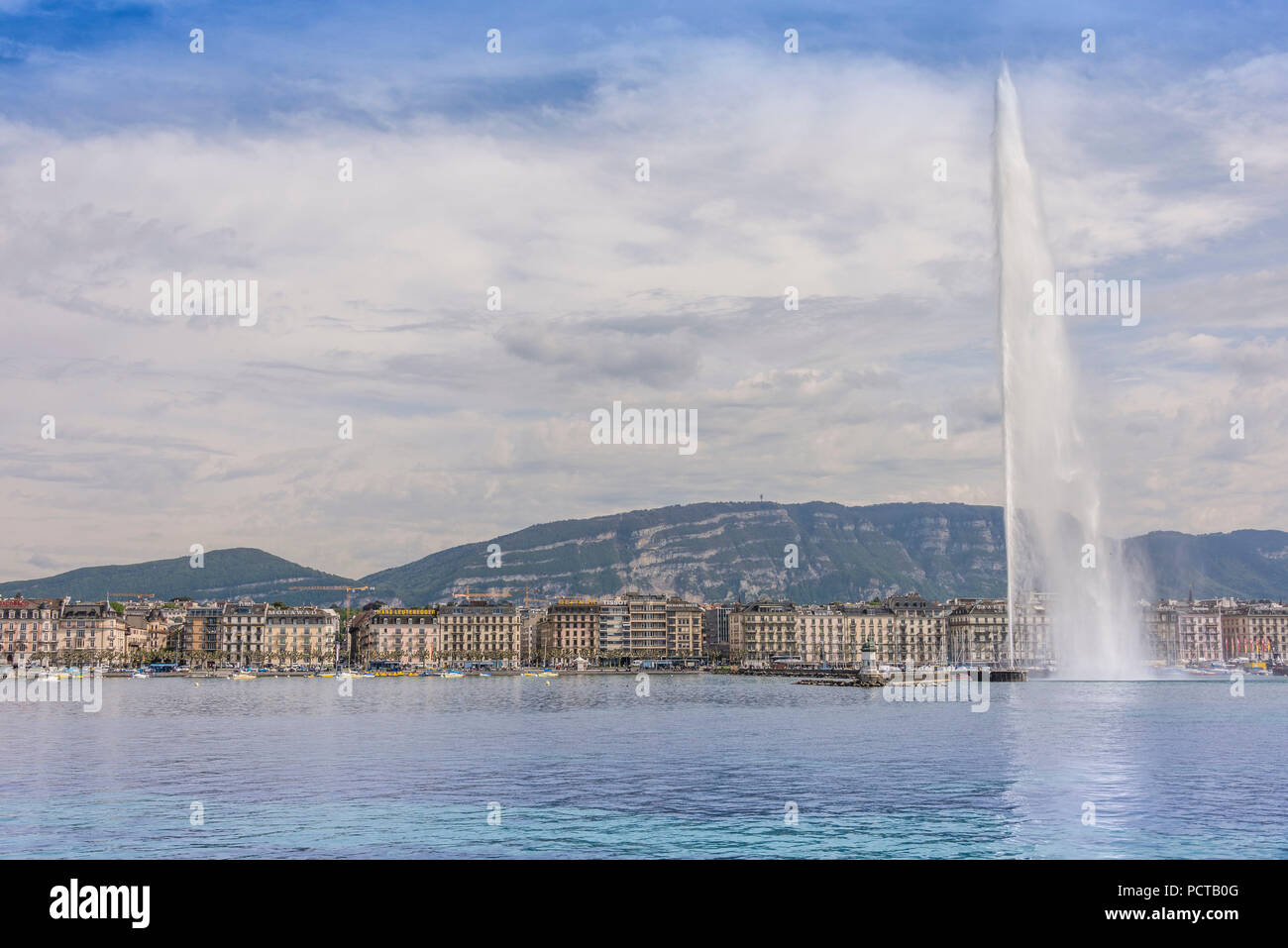Fontana Jet d'eau nella parte anteriore del waterfront, Ginevra, il Cantone di Ginevra, Svizzera Occidentale, Svizzera Foto Stock