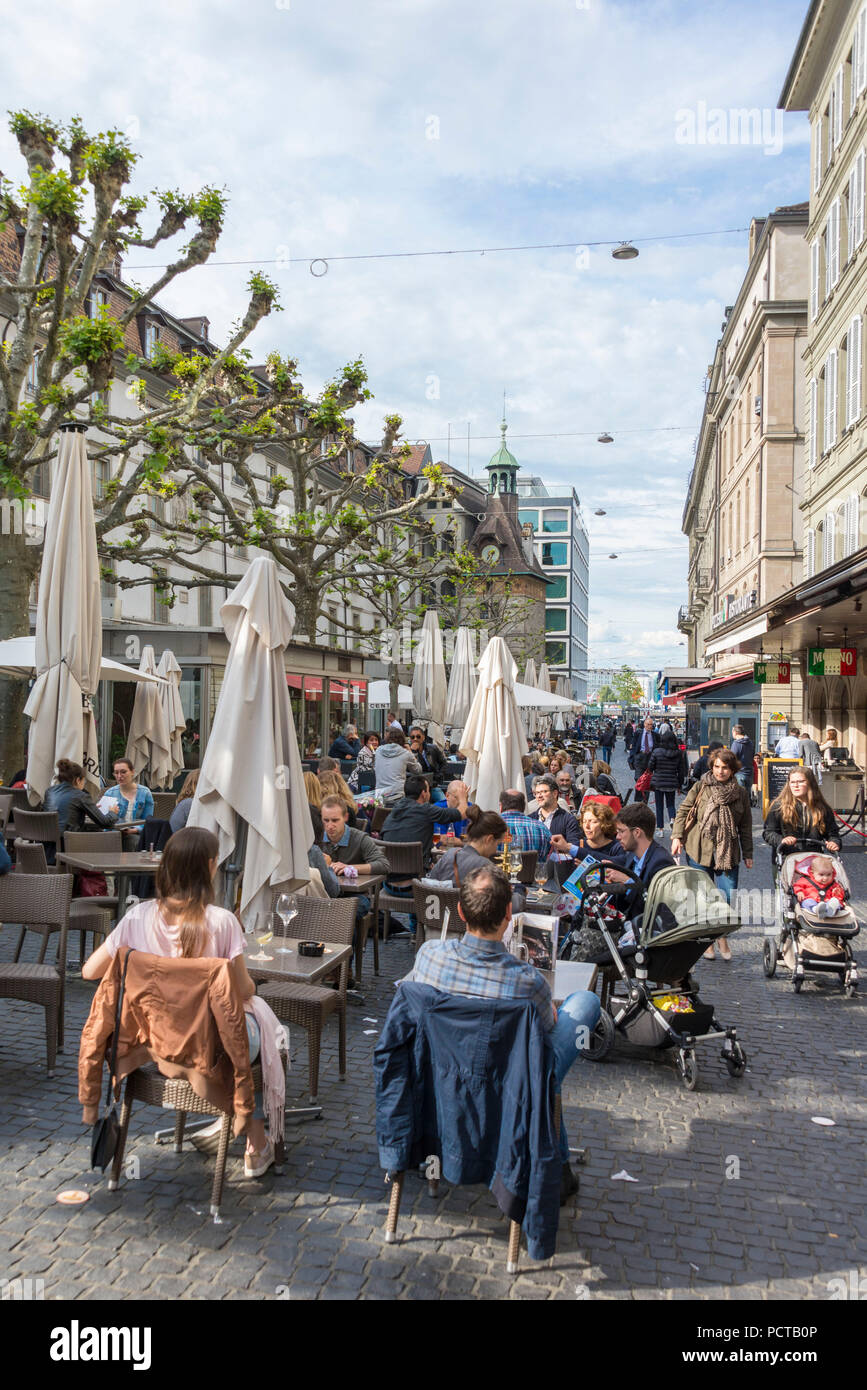 Street Cafe su Place du Molard, Ginevra, il Cantone di Ginevra, Svizzera Occidentale, Svizzera Foto Stock