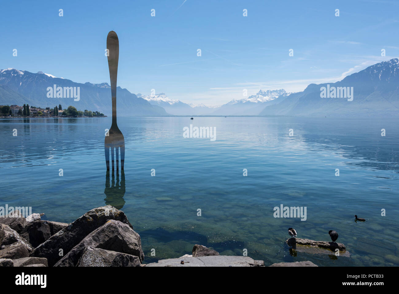 Forcella gigante 'la fourchette, eroina du Leman' nel Lago di Ginevra, Vevey, Riviera-Pays-d'Enhaut, nei pressi di Losanna, nel cantone di Vaud, Svizzera Occidentale, Svizzera Foto Stock
