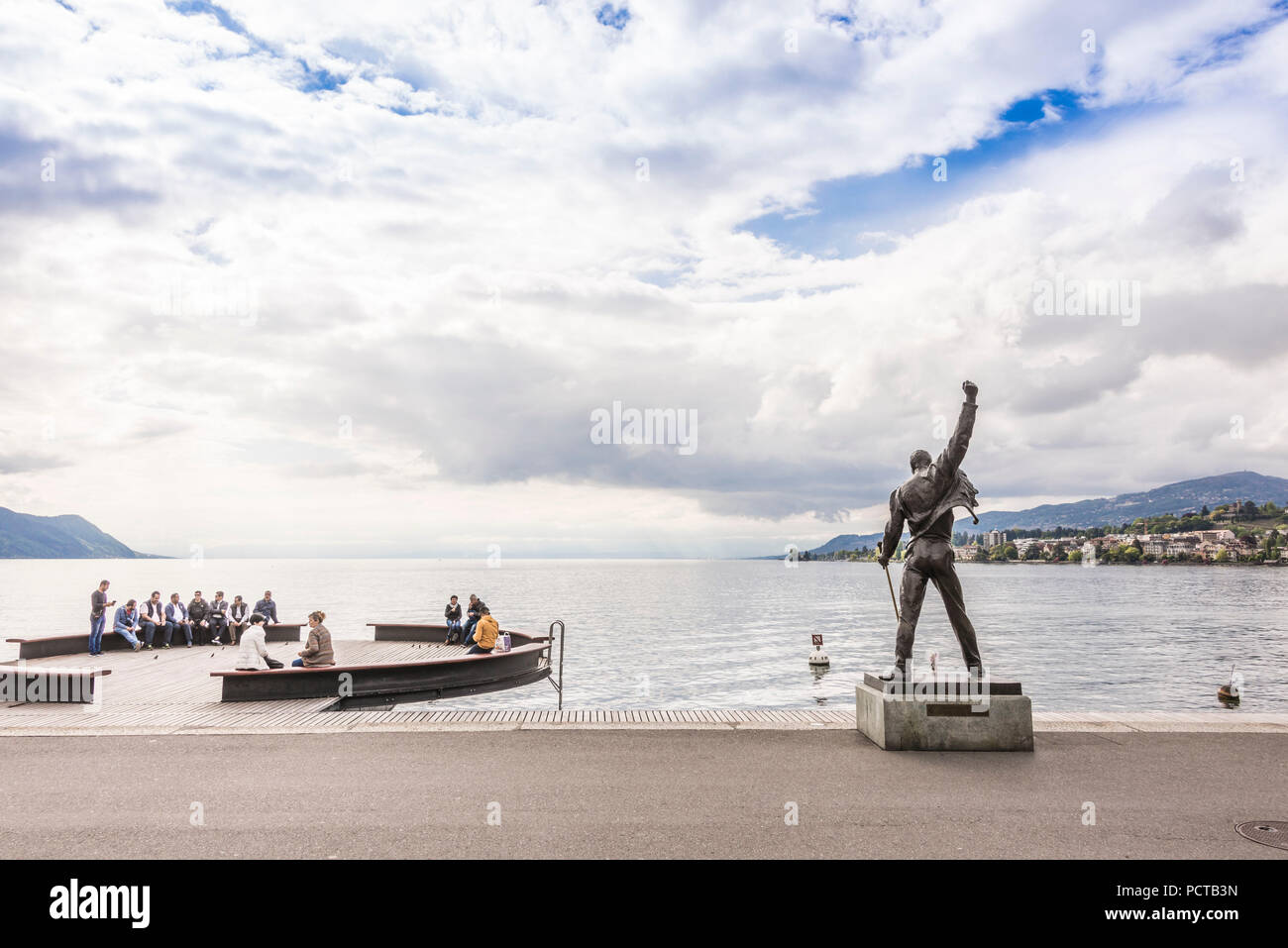 Freddy Mercury statua in riva al lago, Montreux, sul Lago di Ginevra, nel Cantone di Vaud, Svizzera Occidentale, Svizzera Foto Stock