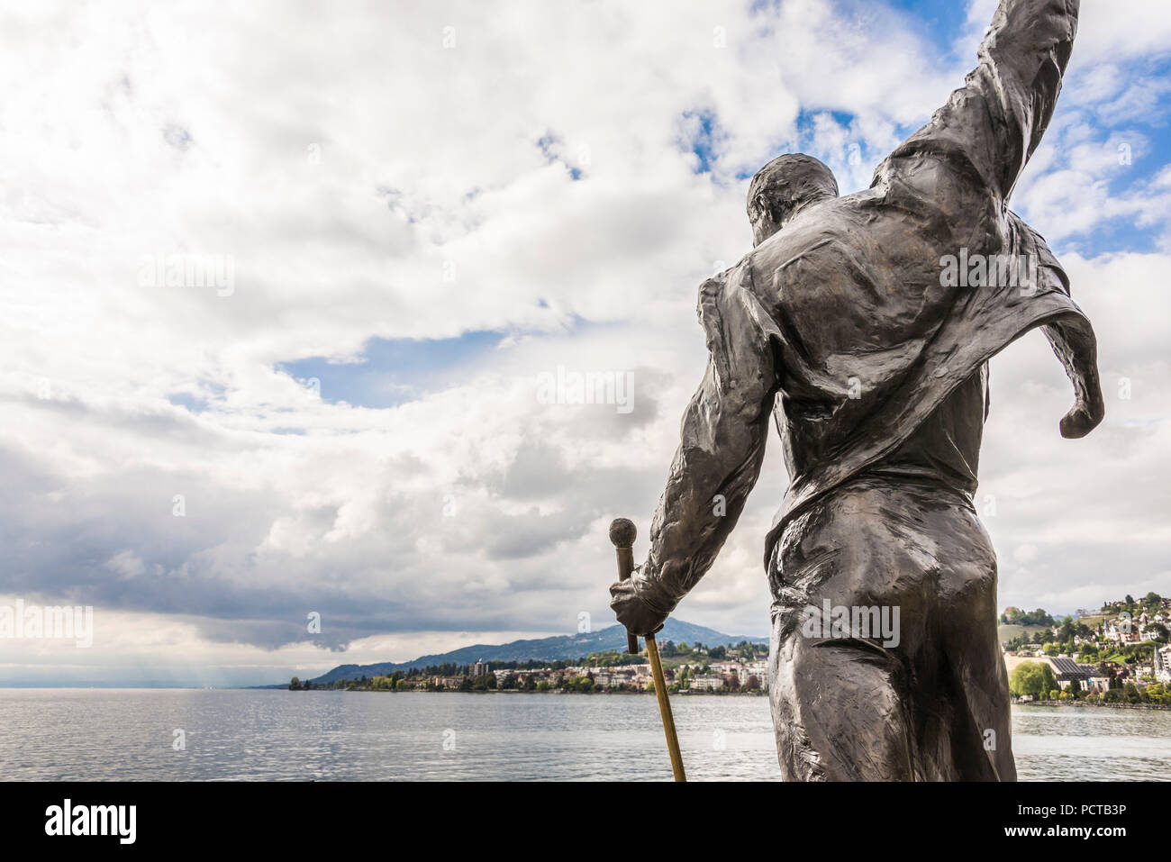 Freddy Mercury statua in riva al lago, Montreux, sul Lago di Ginevra, nel Cantone di Vaud, Svizzera Occidentale, Svizzera Foto Stock