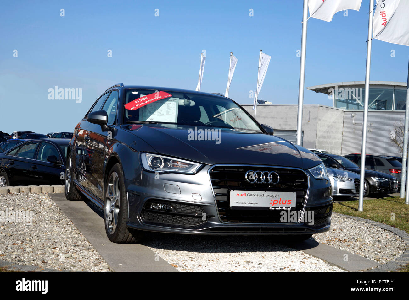 Concessionaria auto, auto usate, Audi A3, parcheggio, in Germania, in  Baviera Foto stock - Alamy