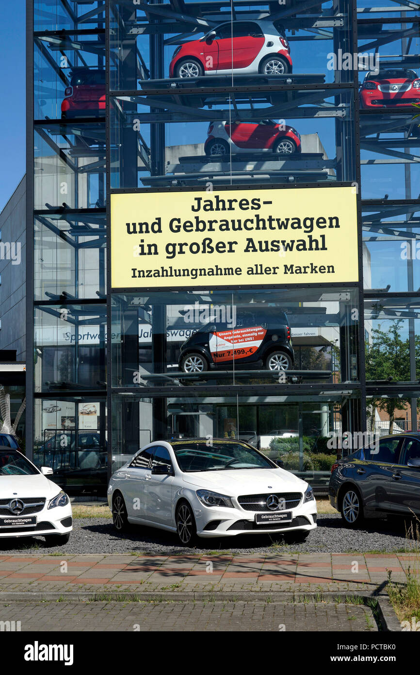 Concessionaria auto, auto usate, Smart, torre di vetro, in Germania, in  Renania settentrionale-Vestfalia Foto stock - Alamy