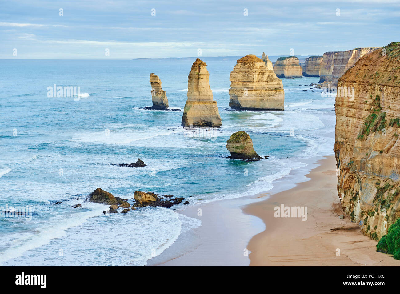 Dodici Apostoli, Great Ocean Road, Parco Nazionale di Port Campbell, Victoria, Australia, Oceania Foto Stock