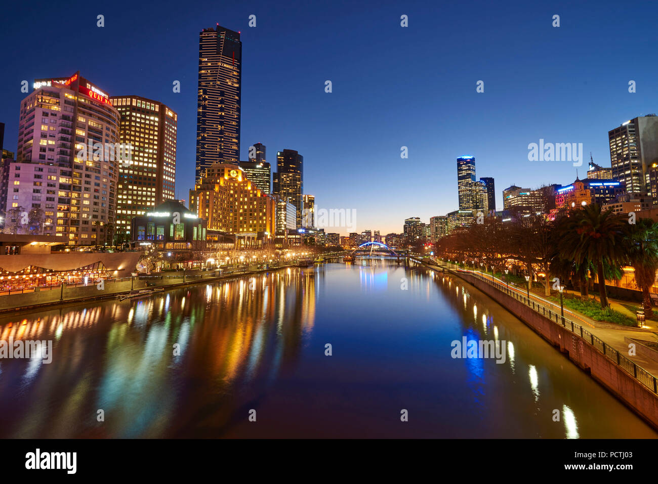 Skyscraper (Eureka Tower) al Fiume Yarra, Cityscape, Melbourne, Victoria, Foto Stock