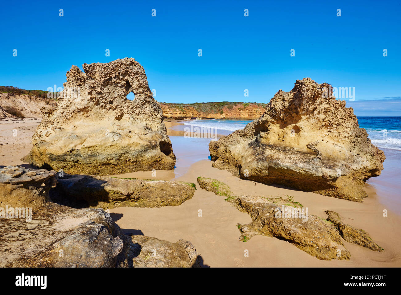 Rocce al mare spiaggia, campagna, Great Ocean Road, Parco Nazionale di Port Campbell, Victoria, Australia, Oceania Foto Stock