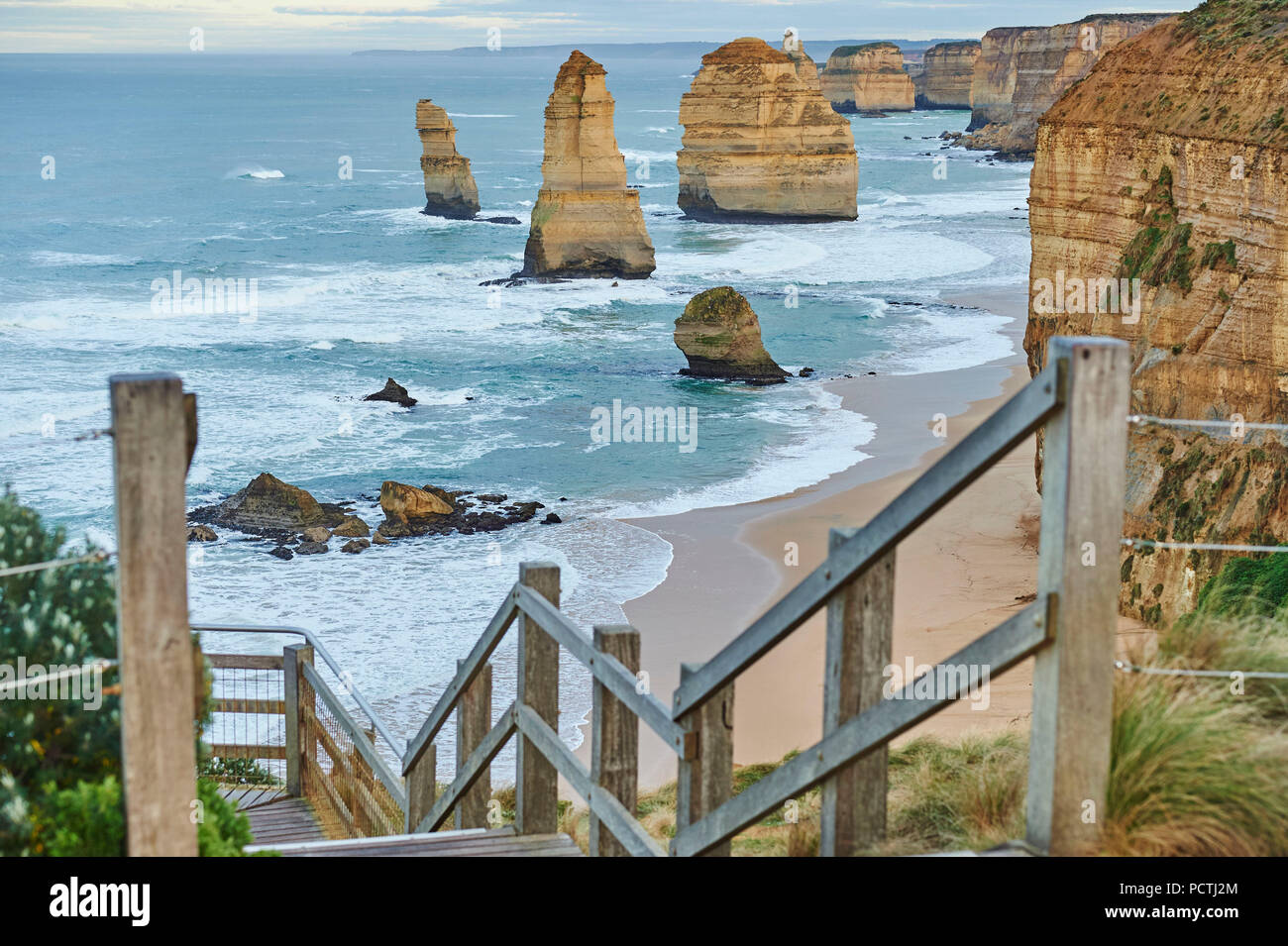 Percorso, dodici apostoli, Great Ocean Road, Parco Nazionale di Port Campbell, Victoria, Australia, Oceania Foto Stock