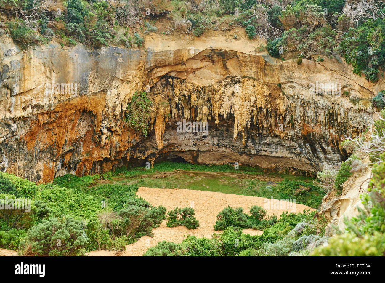 Grotta sul retro del Loch Ard Gorge, Great Ocean Road, Parco Nazionale di Port Campbell, Victoria, Australia, Oceania Foto Stock