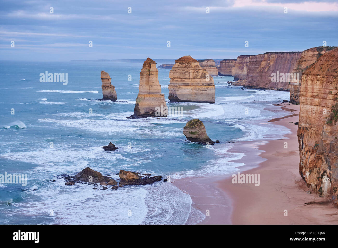 Dodici Apostoli, Great Ocean Road, Parco Nazionale di Port Campbell, Victoria, Australia, Oceania Foto Stock