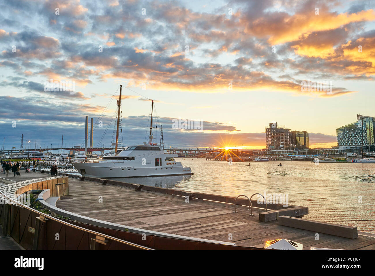 Paesaggio, Docklands, Waterfront al tramonto, Melbourne, Victoria, Australia, Oceania Foto Stock