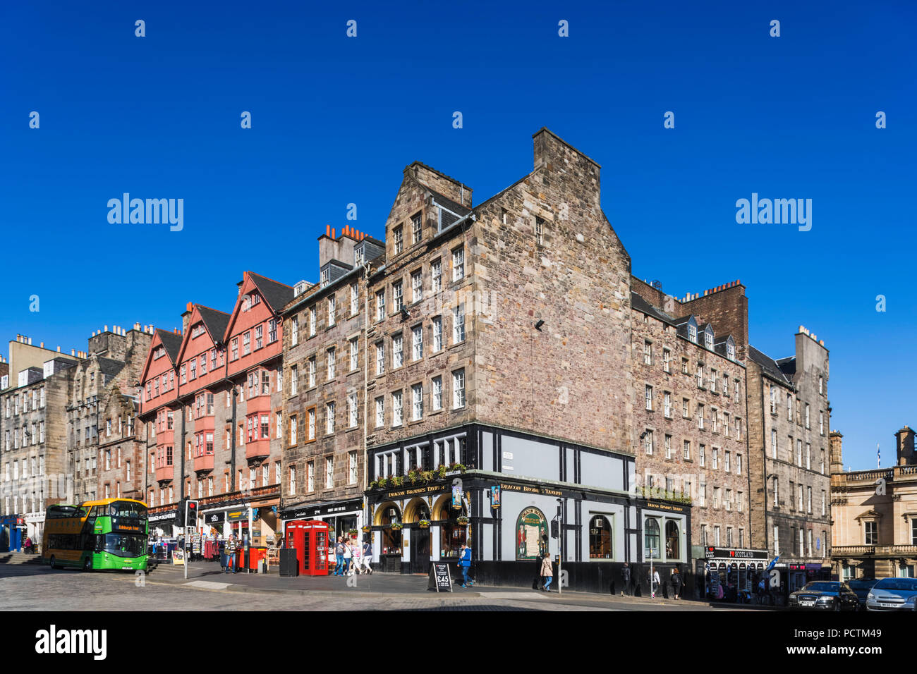 Gran Bretagna, Scozia, Edimburgo, negozi sul Royal Mile Foto Stock