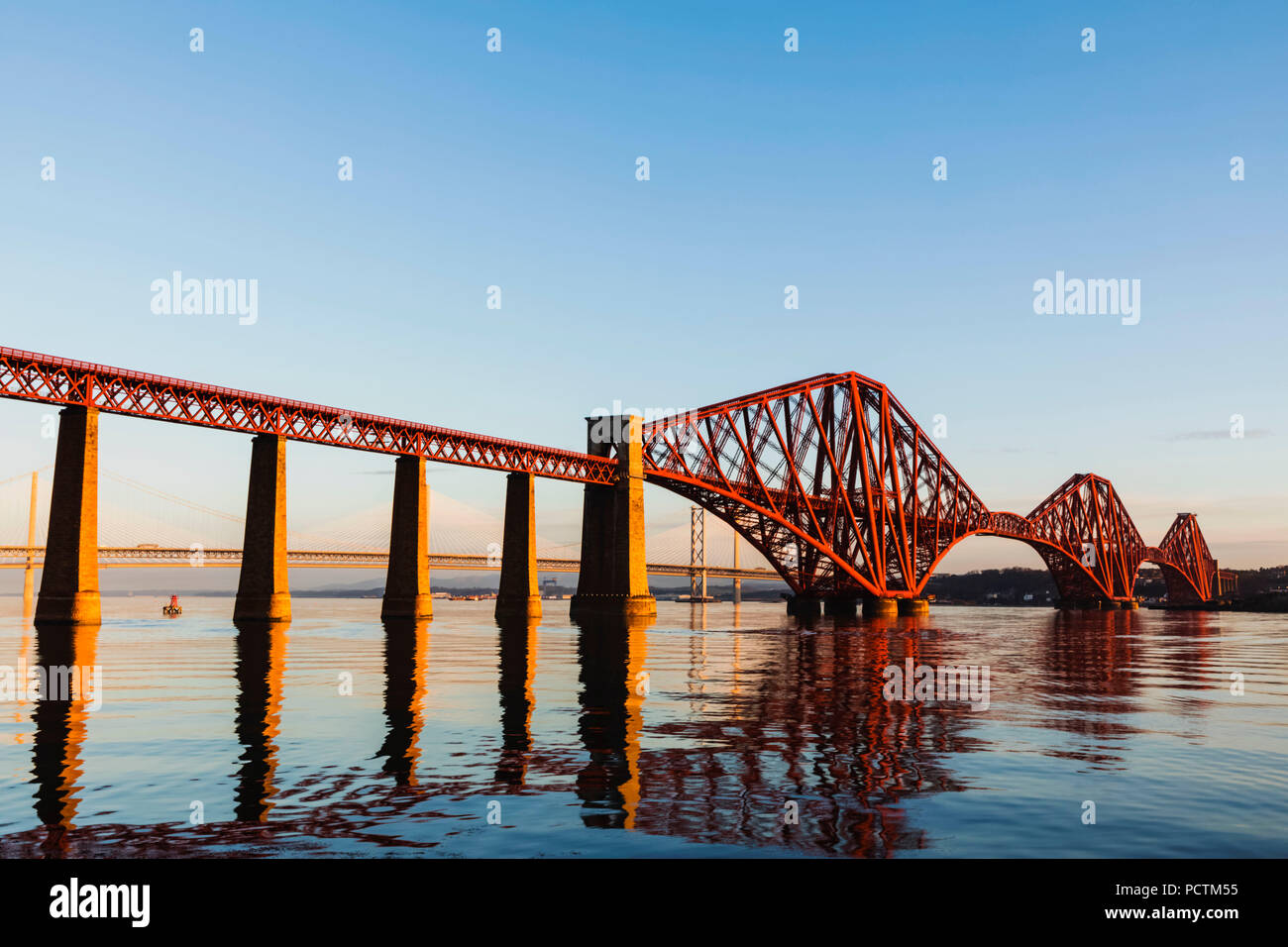 Gran Bretagna, Scozia, Edimburgo, South Queensferry, il Forth Bridge Foto Stock