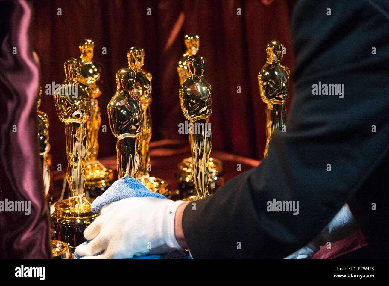 HOLLYWOOD, CA - febbraio 22: Oscar statue dietro le quinte 87th Oscar® al Dolby® Theatre di Hollywood, CA domenica 22 febbraio, 2015. Foto Stock