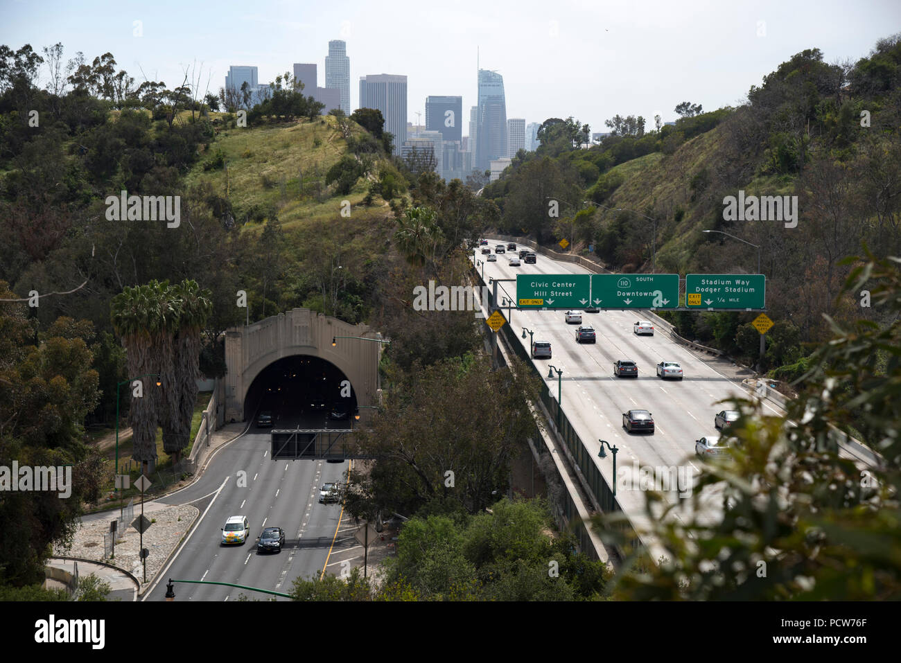 Hhistoric Arroyo Seco Parkway, ora il porto autostrada a Los Angeles è stata la prima autostrada nella parte occidentale degli Stati Uniti. Foto Stock