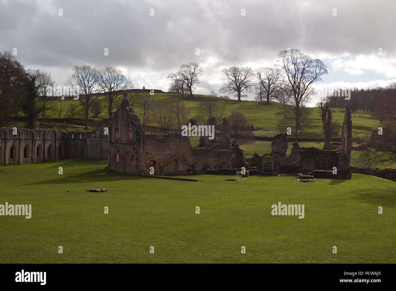 Una visita al Fountains Abbey Foto Stock