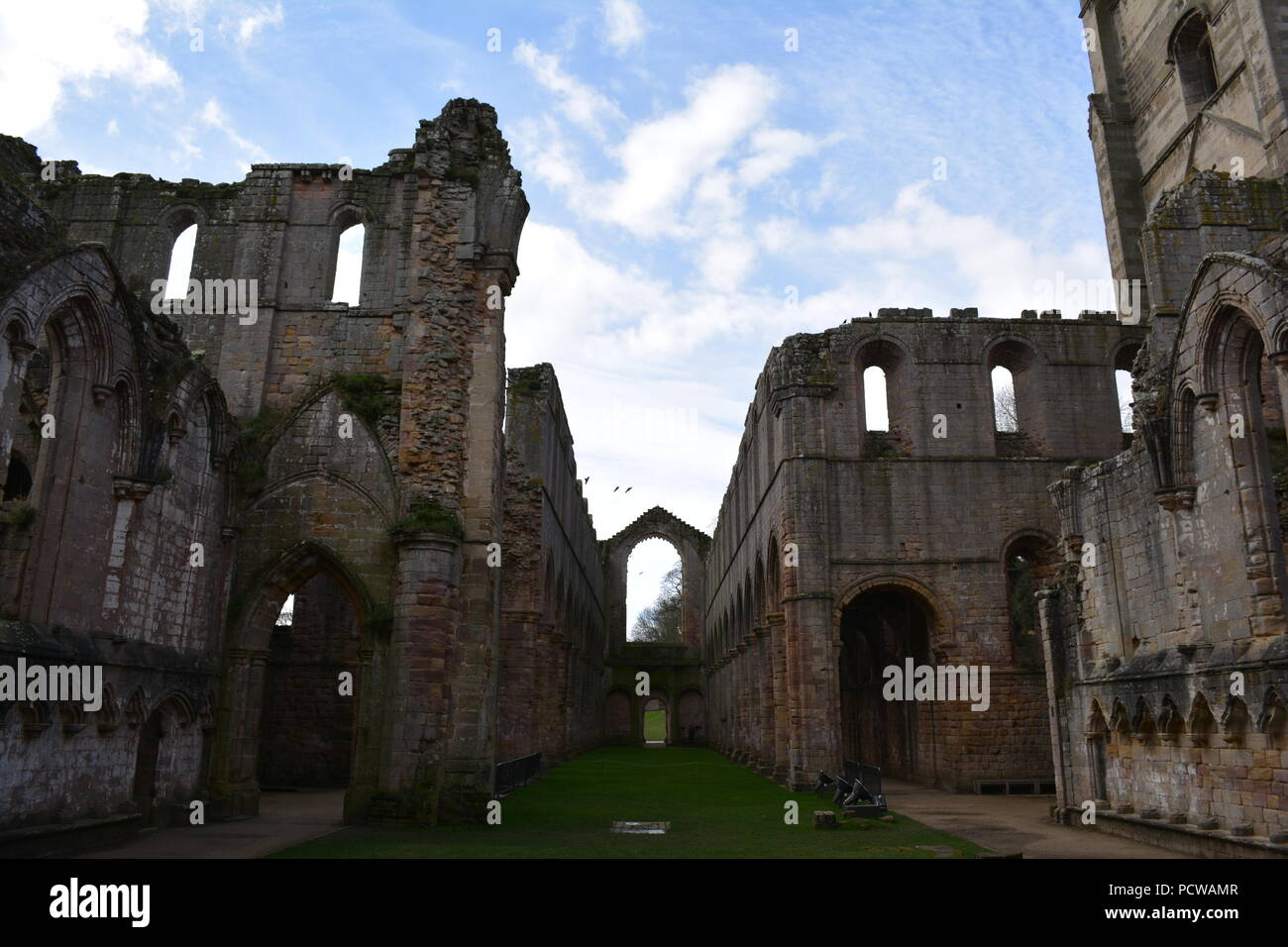 Una visita al Fountains Abbey Foto Stock