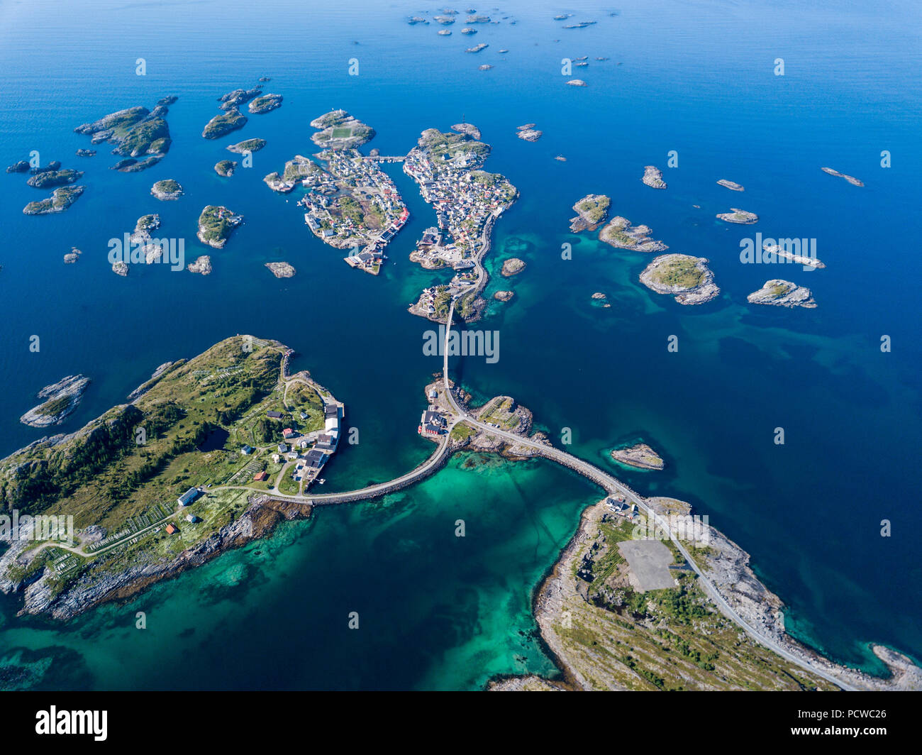 Vista aerea di Henningsvaer sull arcipelago di isole Lofoten in Norvegia Foto Stock