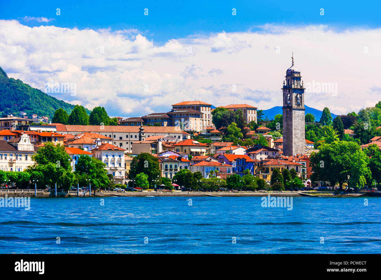 Impressionante Pallanza vilage,vista panoramica,Lago Maggiore,l'Italia. Foto Stock