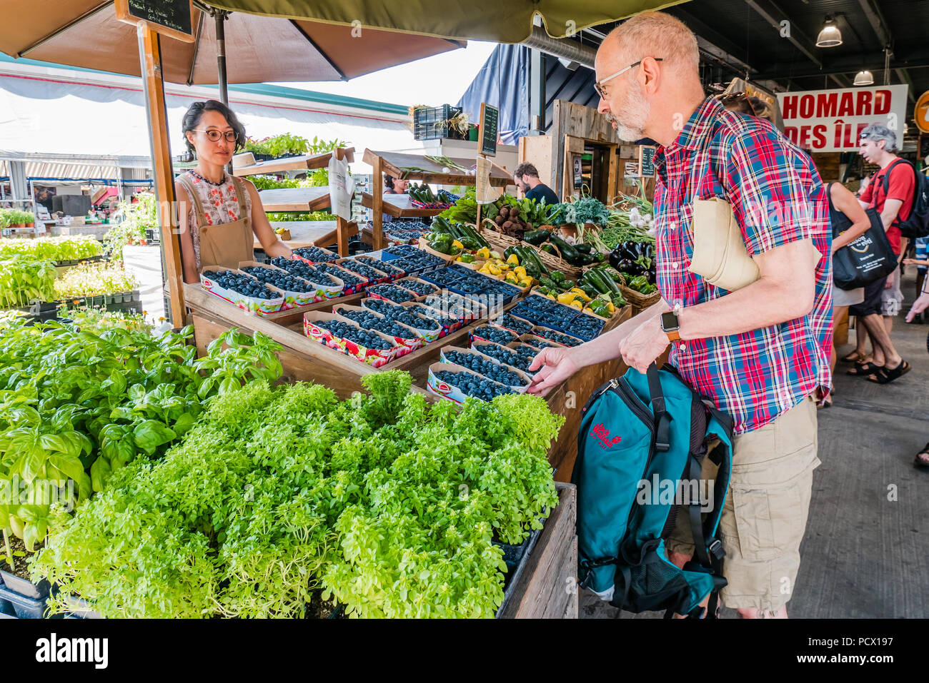Jean Talon mercato il più grande degli agricoltori di prodotti freschi del mercato canadese di Montreal Foto Stock