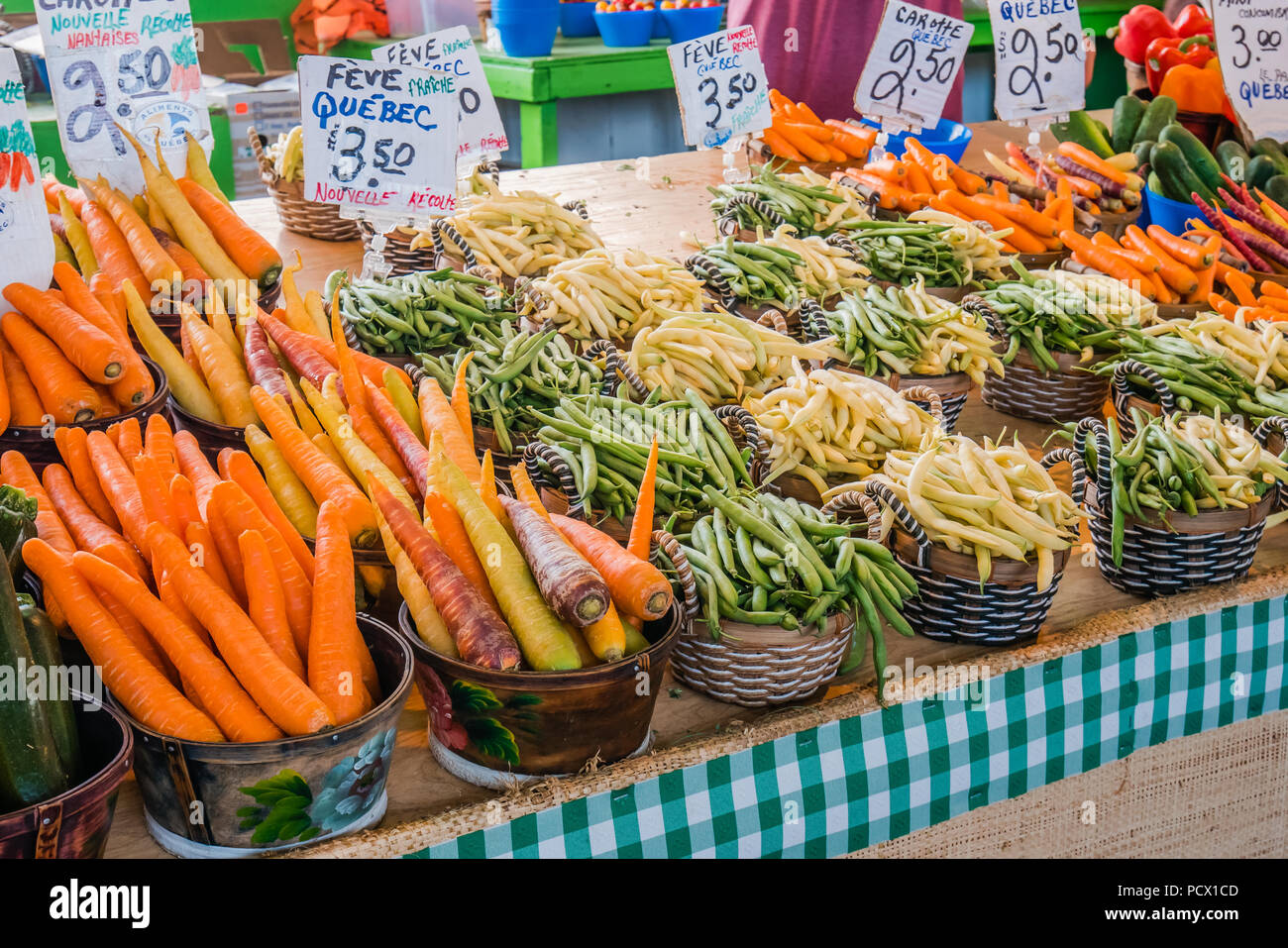 Jean Talon mercato il più grande degli agricoltori di prodotti freschi del mercato canadese di Montreal Foto Stock