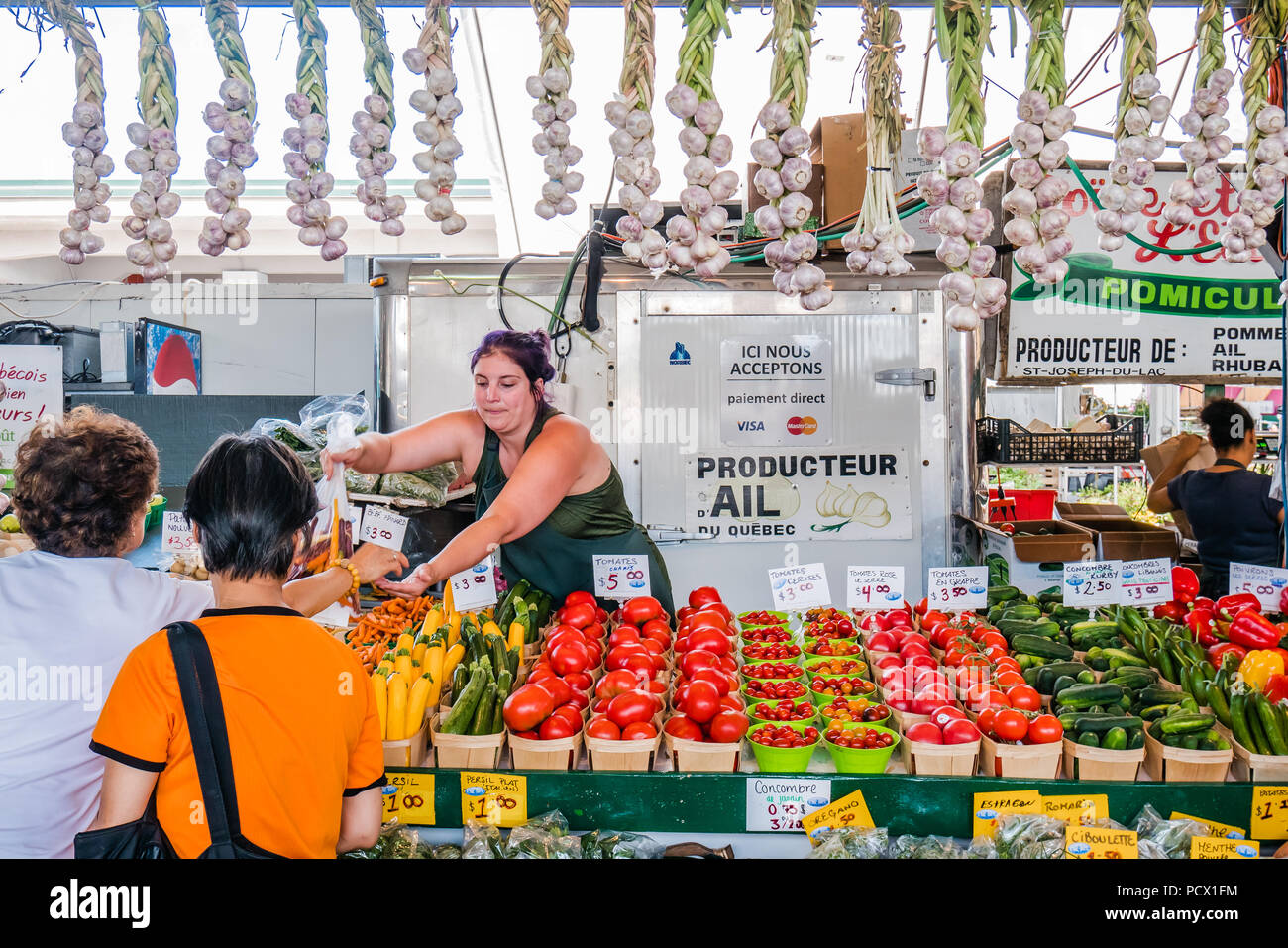 Jean Talon mercato il più grande degli agricoltori di prodotti freschi del mercato canadese di Montreal Foto Stock