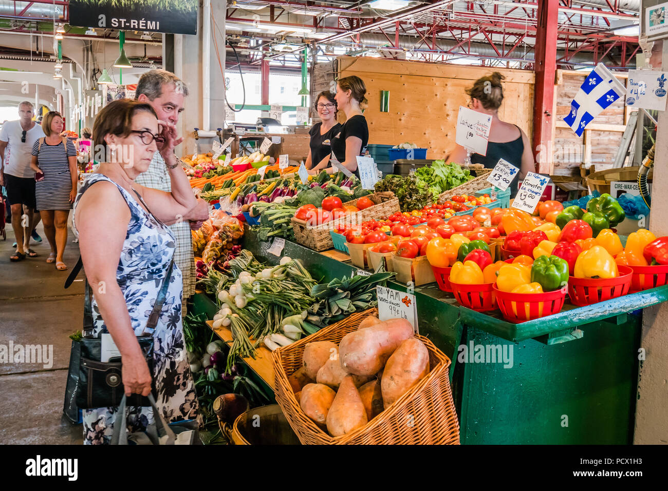 Jean Talon mercato il più grande degli agricoltori di prodotti freschi del mercato canadese di Montreal Foto Stock