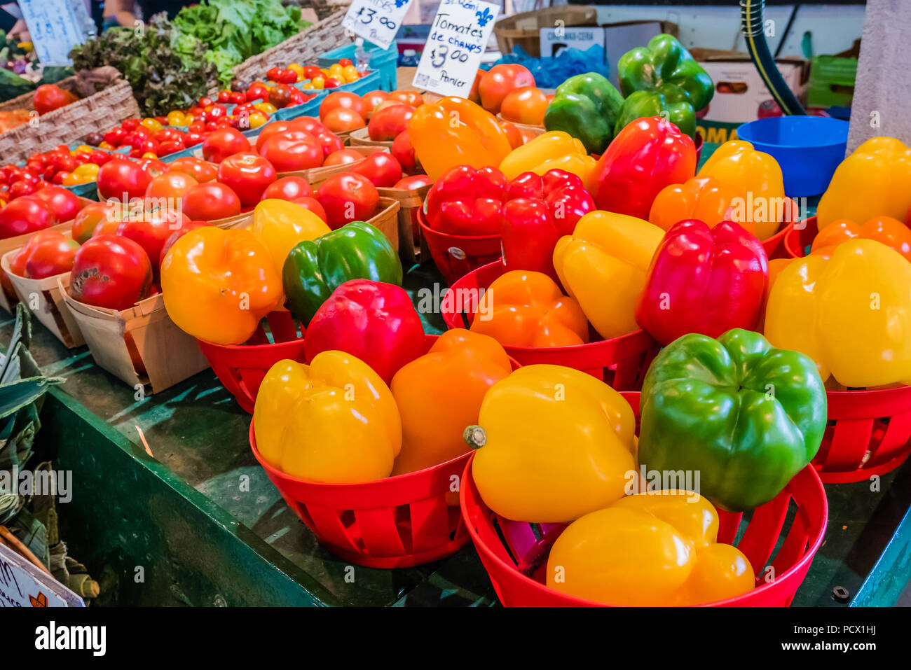 Jean Talon mercato il più grande degli agricoltori di prodotti freschi del mercato canadese di Montreal Foto Stock