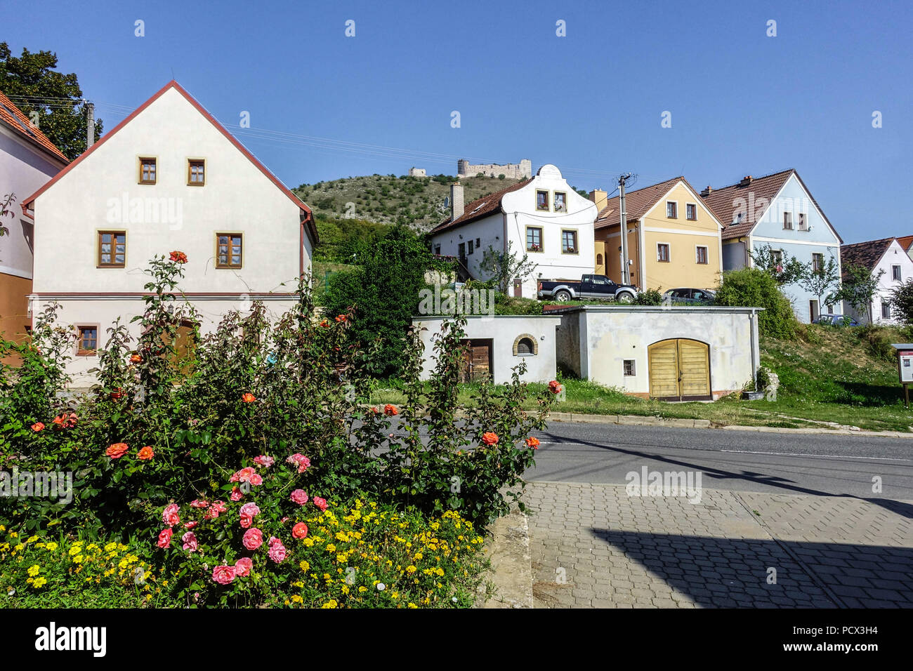 Cantine e case di vino nel piccolo villaggio rurale di Pavlov, Repubblica Ceca, Moravia meridionale Foto Stock