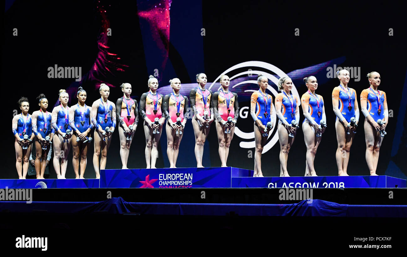 Glasgow, Regno Unito, 4 agosto 2018. Il team Russian (primo posto), team Francia (secondo posto) e team Paesi Bassi (terzo posto) alla presentazione dei vincitori in donne di Ginnastica Artistica Squadra Finale durante i Campionati Europei Glasgow 2018 al SSE Idro il Sabato, 04 agosto 2018. GLASGOW Scozia . Credito: Taka G Wu Credito: Taka Wu/Alamy Live News Foto Stock