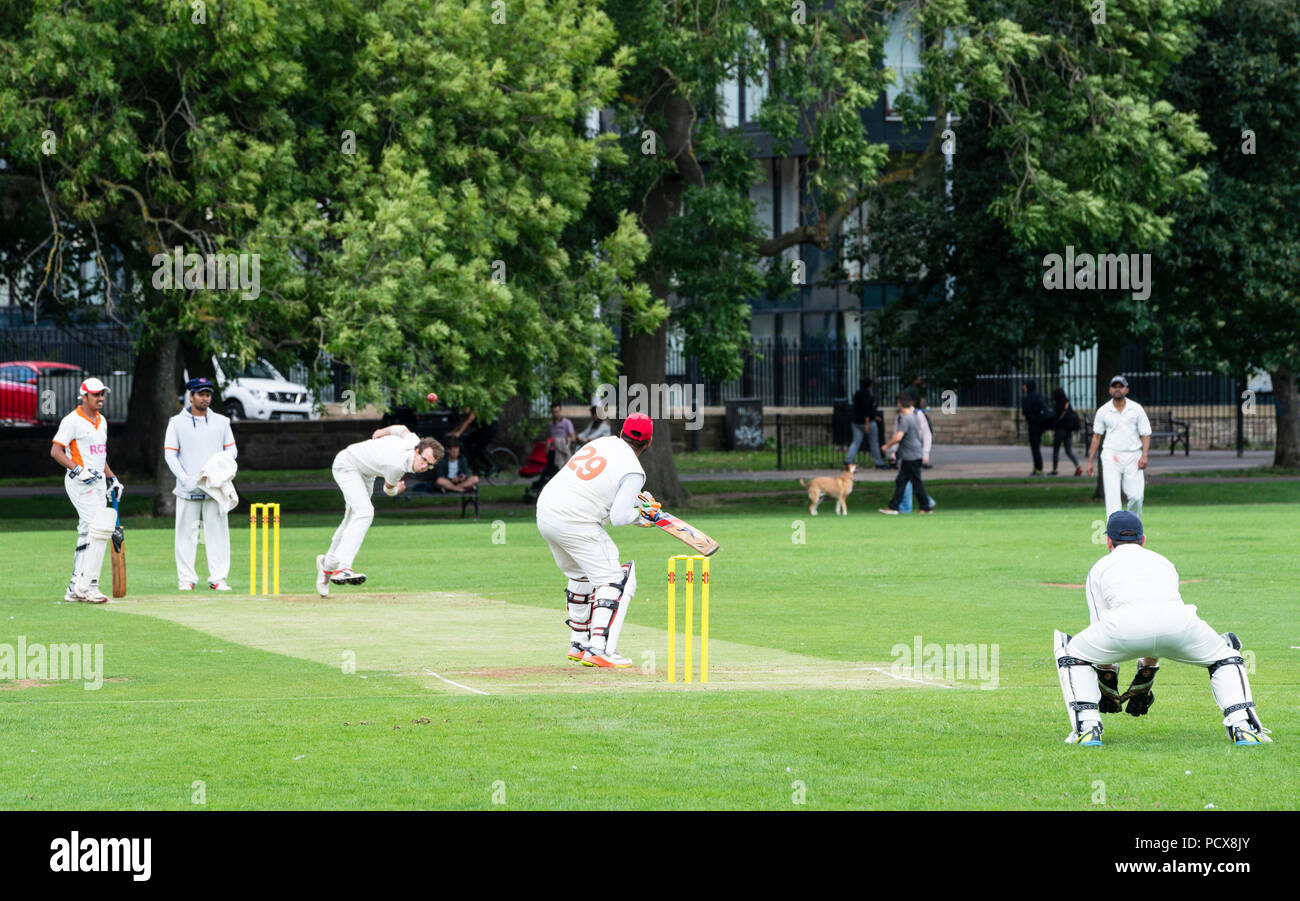 Edimburgo, Scozia, Regno Unito; 4 Agosto, 2018. Derby partita di cricket tra Morton e Marchmont da Edimburgo a giocare nell est della Scozia League Division 1 sui prati di Edimburgo. Credito: Iain Masterton/Alamy Live News Foto Stock