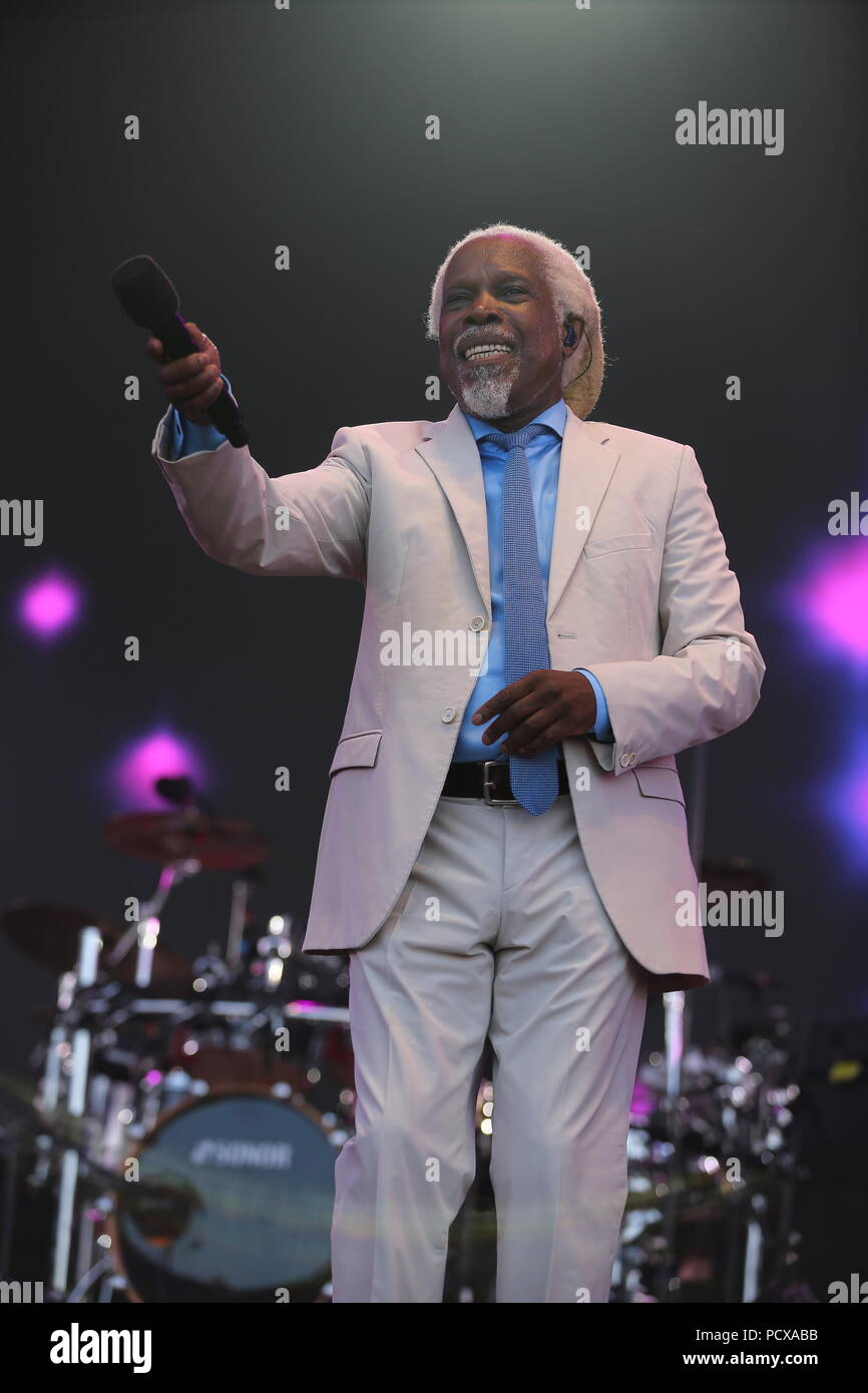 A Siddington, Cheshire, Regno Unito. 4° agosto 2018. Billy Ocean suona dal vivo sul palco principale a nord di riavvolgimento a Capesthorne Hall nel Cheshire. Credito: Simon Newbury/Alamy Live News Foto Stock